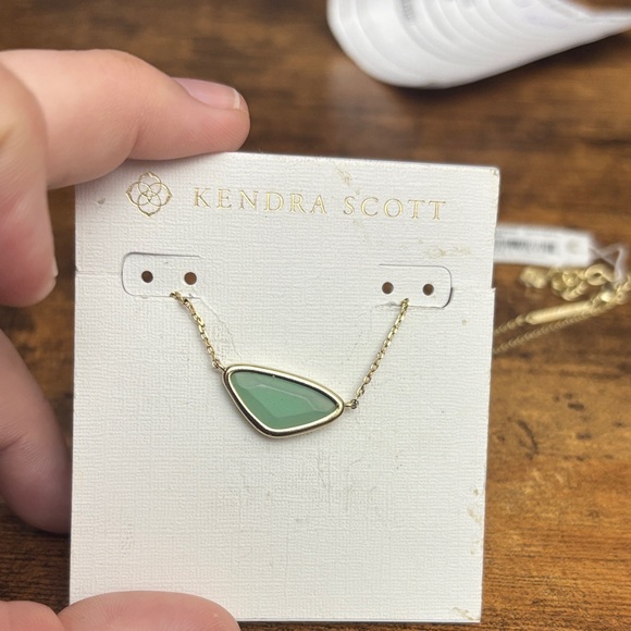 Kendra Scott Gold Necklace with Green Stone - Picture 1 of 2